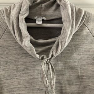 Izod gray pull over
